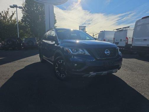 2020 Nissan Pathfinder SL