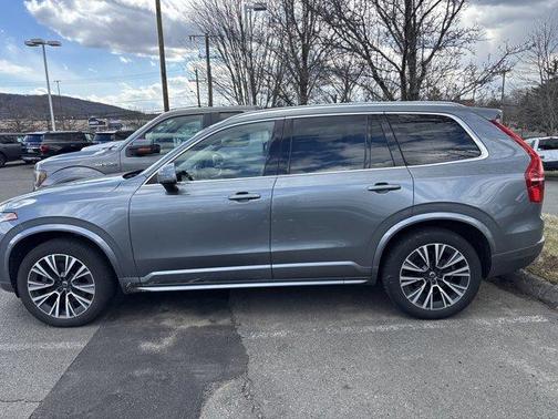 2020 Volvo XC90 T5 Momentum 7 Passenger