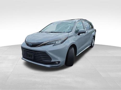 Cement 2022 Toyota Sienna XLE WOODLAND EDITION