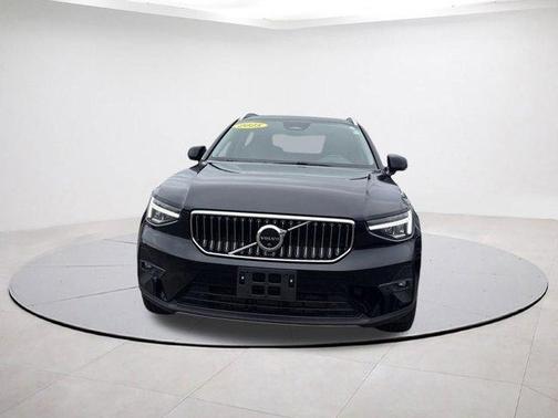 2025 Volvo XC40 B5 Plus Bright Theme