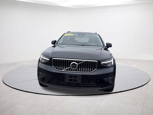 2025 Volvo XC40 B5 Plus Bright Theme
