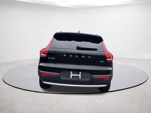 2025 Volvo XC40 B5 Plus Bright Theme