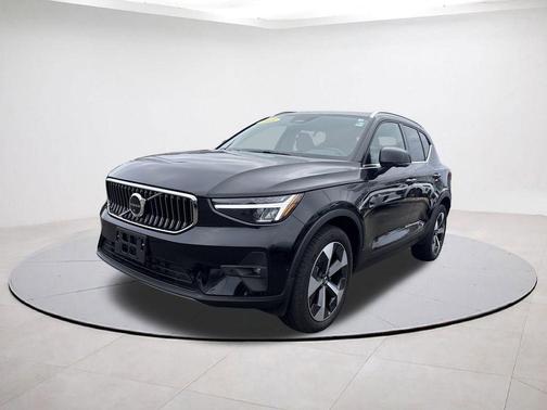 2025 Volvo XC40 B5 Plus Bright Theme