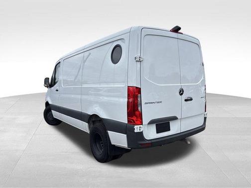 2024 Mercedes-Benz Sprinter 3500 144 WB Standard Roof Cargo