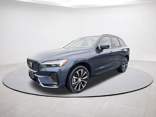 2025 Volvo XC60 B5 Plus