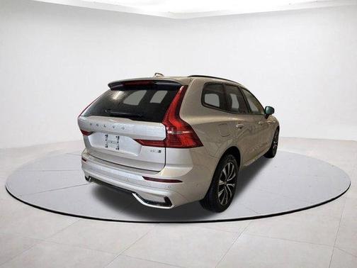 2025 Volvo XC60 B5 Plus