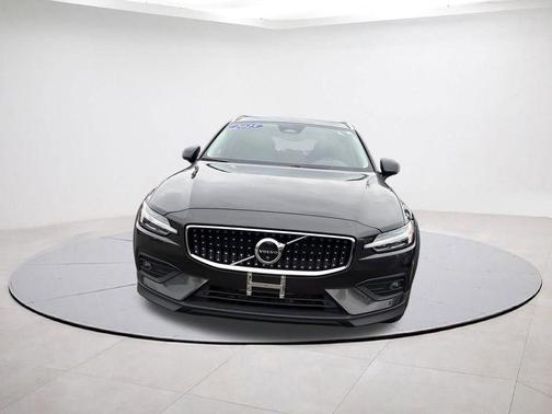 2025 Volvo V60 Cross Country B5 Plus