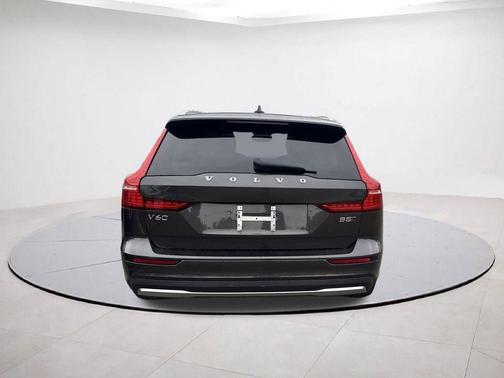 2025 Volvo V60 Cross Country B5 Plus