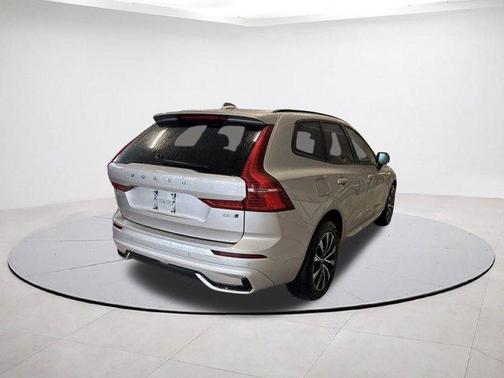 2025 Volvo XC60 B5 Plus