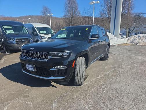 2022 Jeep Grand Cherokee Summit