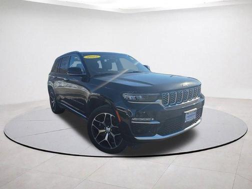 2022 Jeep Grand Cherokee Summit