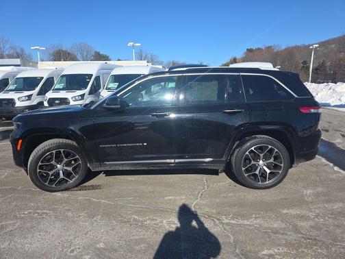 2022 Jeep Grand Cherokee Summit