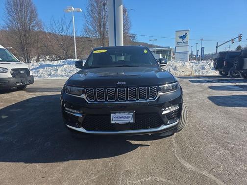 2022 Jeep Grand Cherokee Summit