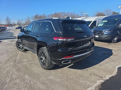 2022 Jeep Grand Cherokee Summit