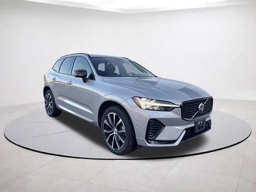 2023 Volvo XC60 B5 Plus Dark Theme
