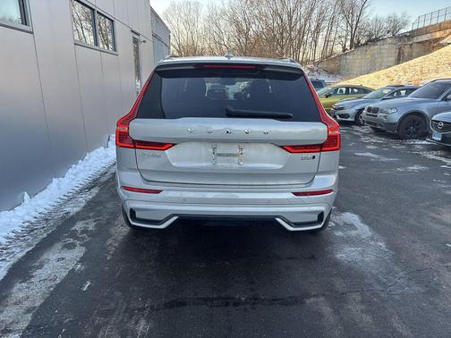 2023 Volvo XC60 B5 Plus Dark Theme