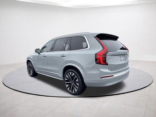 2025 Volvo XC90 B6 Plus 7-Seater