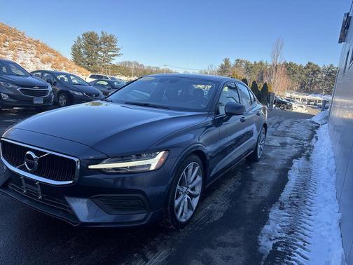 2020 Volvo S60 T6 Momentum