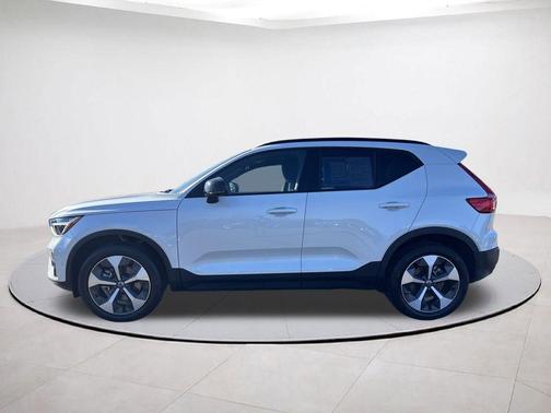 2025 Volvo XC40 B5 Plus Dark Theme