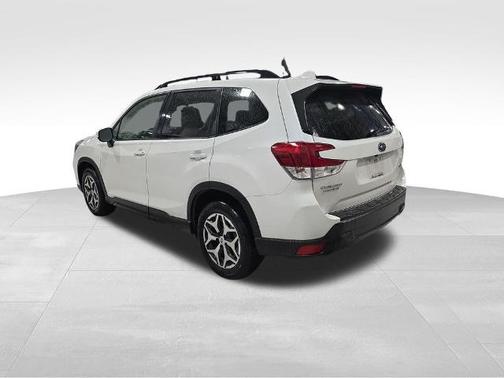 Crystal White Pearl 2019 Subaru Forester PREMIUM