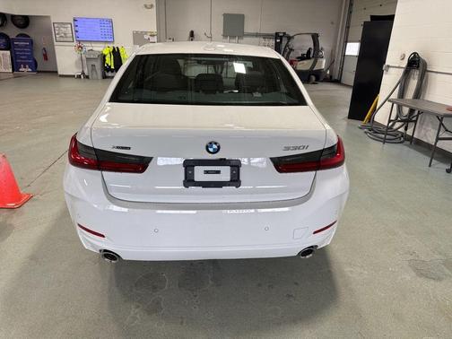 2025 BMW 330 i xDrive