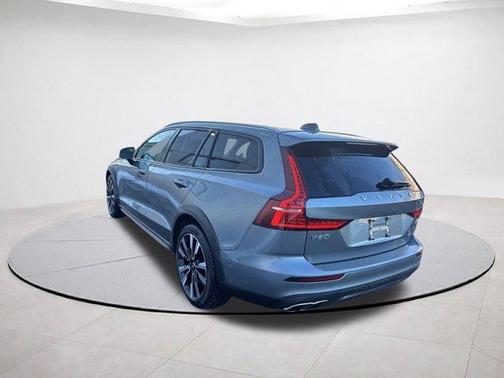 2021 Volvo V60 Cross Country T5