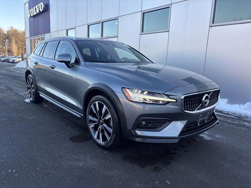 2021 Volvo V60 Cross Country T5