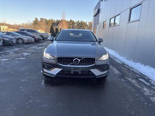 2021 Volvo V60 Cross Country T5