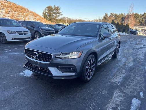 2021 Volvo V60 Cross Country T5