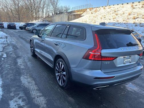 2021 Volvo V60 Cross Country T5