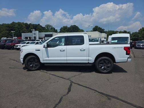 2024 Ford F-150 Lightning LARIAT