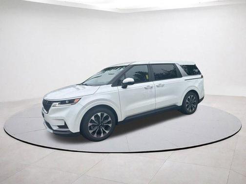 2023 Kia Carnival EX