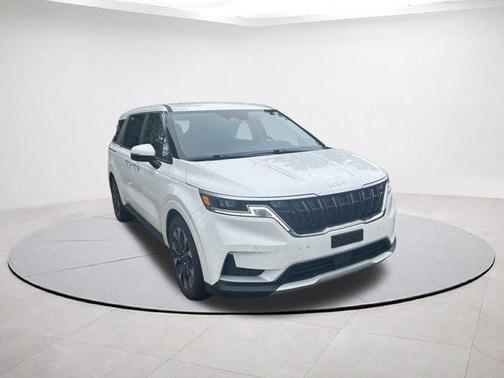 2023 Kia Carnival EX