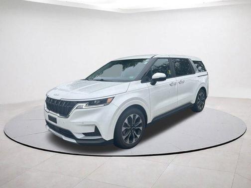 2023 Kia Carnival EX