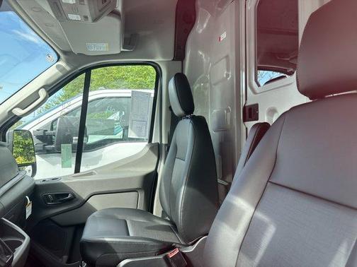 2025 Ford Transit-250 148 WB Medium Roof Cargo