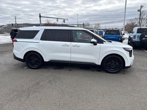 2025 Kia Carnival LXS