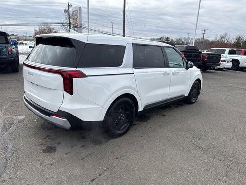 2025 Kia Carnival LXS