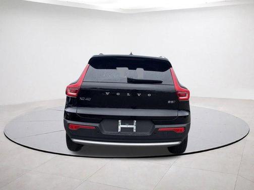 2025 Volvo XC40 B5 Plus Bright Theme