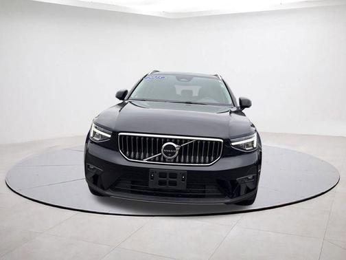 2025 Volvo XC40 B5 Plus Bright Theme