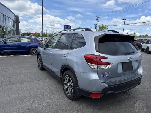 Ice Silver Metallic 2020 Subaru Forester Premium