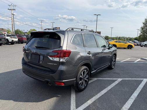 Magnetite Gray Metallic 2024 Subaru Forester Limited