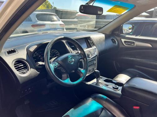 2017 Nissan Pathfinder SL