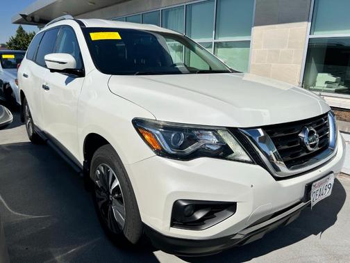 2017 Nissan Pathfinder SL