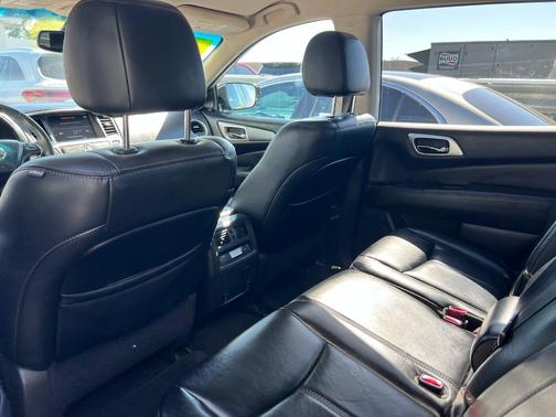 2017 Nissan Pathfinder SL