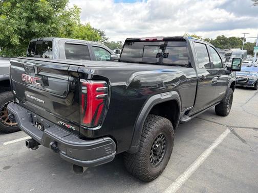 Onyx Black 2024 GMC Sierra 2500 AT4X