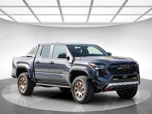 2025 Toyota Tacoma Hybrid TRAILHUNTER