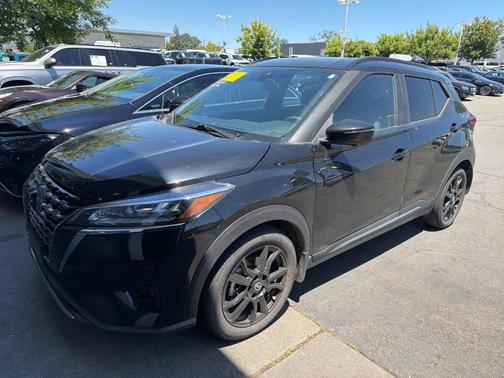 Super Black 2021 Nissan Kicks SR