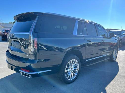 2022 Cadillac Escalade ESV Premium Luxury