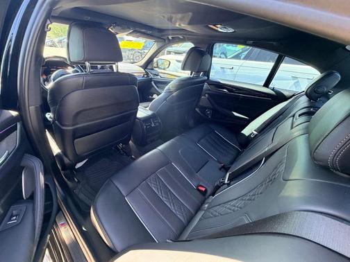 Black Sapphire Metallic 2021 BMW M550 i xDrive