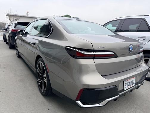 2026 BMW 750e xDrive
